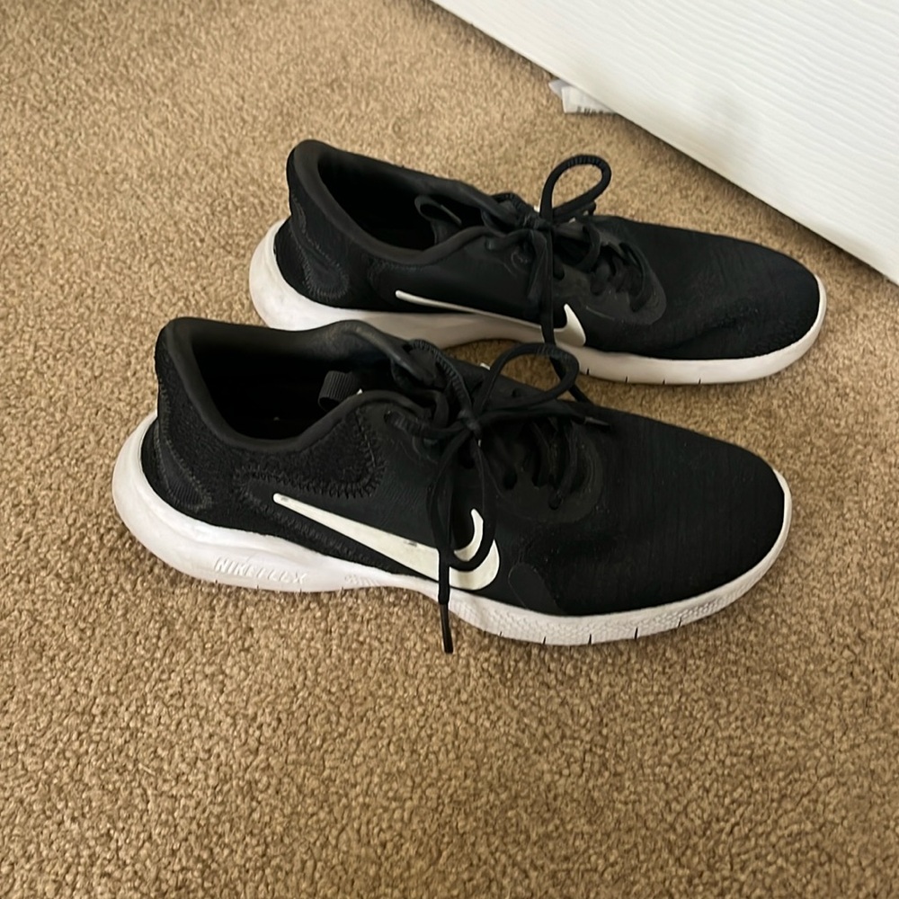 Nike Tennis Shoes